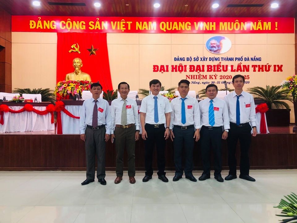 Đoàn đại biểu Trung tâm Tư vấn kỹ thuật xây dựng thành phố Đà Nẵng tham dự Đại hội Đảng Bộ Sở Xây dựng. Đồng chí Trần Văn Nam – Giám đốc Trung tâm (Người thứ 3 từ trái qua) được bầu vào BCH Đảng ủy Sở Xây dựng nhiệm kỳ 2020-2025