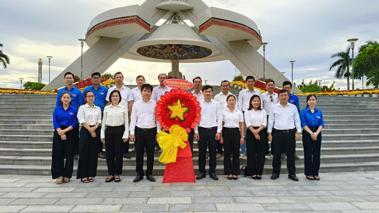 Chi bộ Trung tâm tư vấn kỹ thuật xây dựng TP. Đà nẵng tổ chức sinh hoạt chuyên đề Quý III: Đổi mới giáo dục truyền thống cách mạng gắn với hoạt động thiết thực