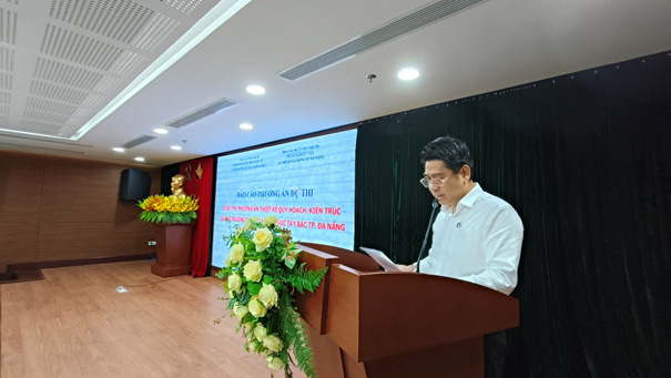 Ông Nguyễn Xuân Tài - Phó Giám đốc Trung tâm Tư vấn kỹ thuật xây dựng TP. Đà Nẵng - Đơn vị tư vấn, Thư ký Hội đồng báo cáo quá trình triển khai cuộc thi.